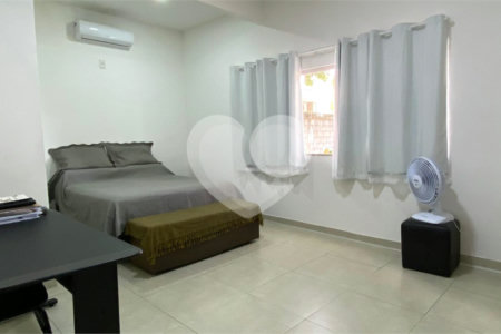 Casa à venda com 4 quartos, sendo 3 suítes, em Taperapuan, Porto Seguro, BA