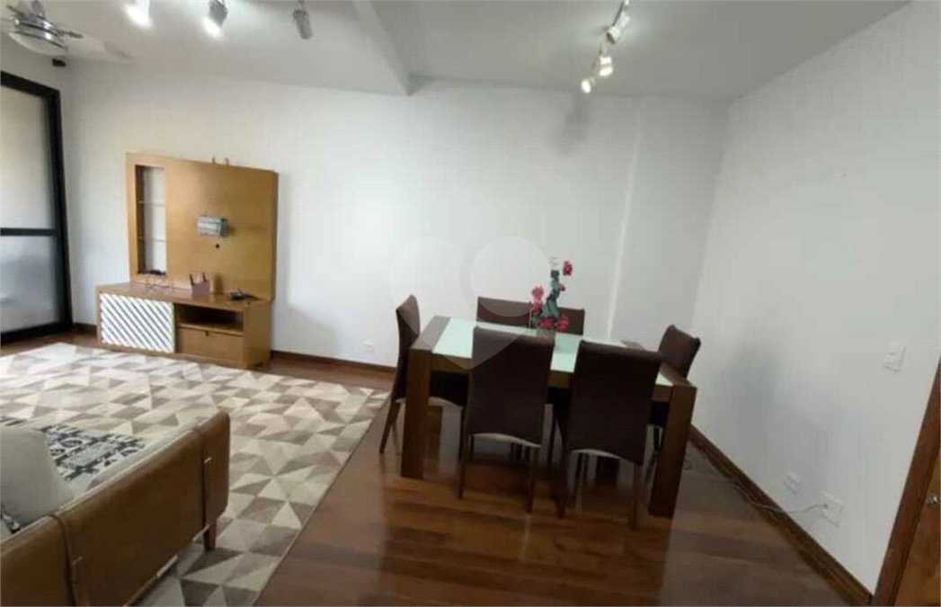 Apartamento à venda com 2 quartos, sendo 1 suíte,  em Laranjeiras, Rio de Janeiro, RJ