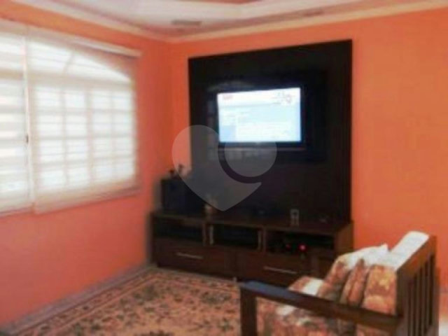 Sobrado à venda com 3 quartos, sendo 1 suíte, em Vila das Palmeiras, Guarulhos, SP