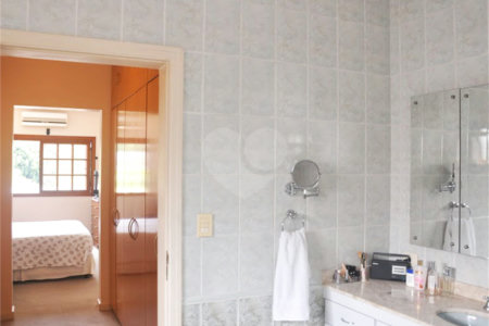Sobrado à venda com 4 quartos, sendo 2 suítes,  em Alto da Boa Vista, São Paulo, SP