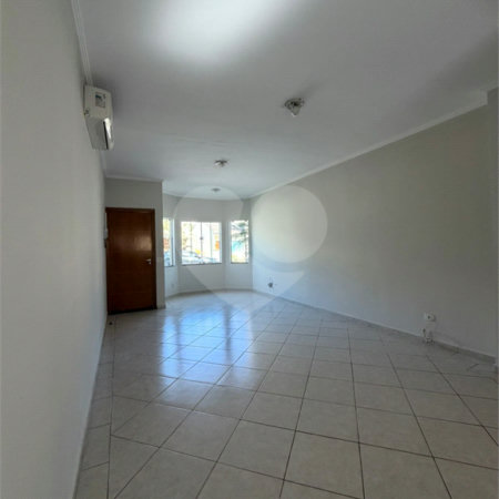 Casa à venda com 3 quartos, sendo 1 suíte, no condomínio Bela Vita, Atibaia - SP