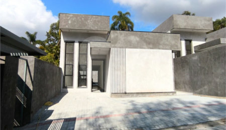 Casa à venda com 3 quartos, sendo 1 suíte, no condomínio Villagio Brasil, Atibaia - SP