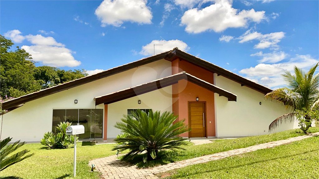Casa à venda com 3 quartos, sendo 1 suíte, no condomínio Vale do Lago, Sorocaba - SP