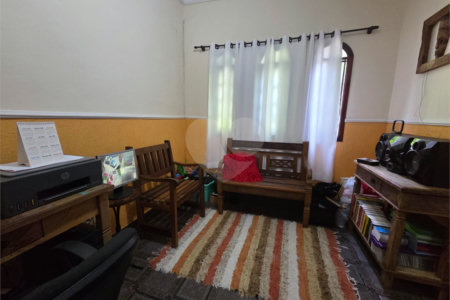 Casa à venda com 4 quartos, sendo 1 suíte, em Vila Paulo Silas, São Paulo, SP