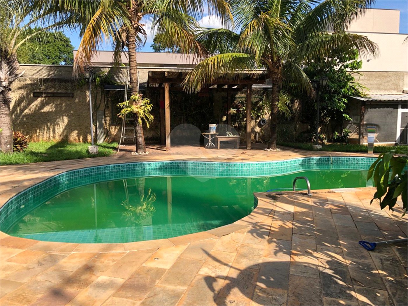 Casa à venda com 4 quartos, sendo 2 suítes, no condomínio Zuleika Jabour, Salto - SP