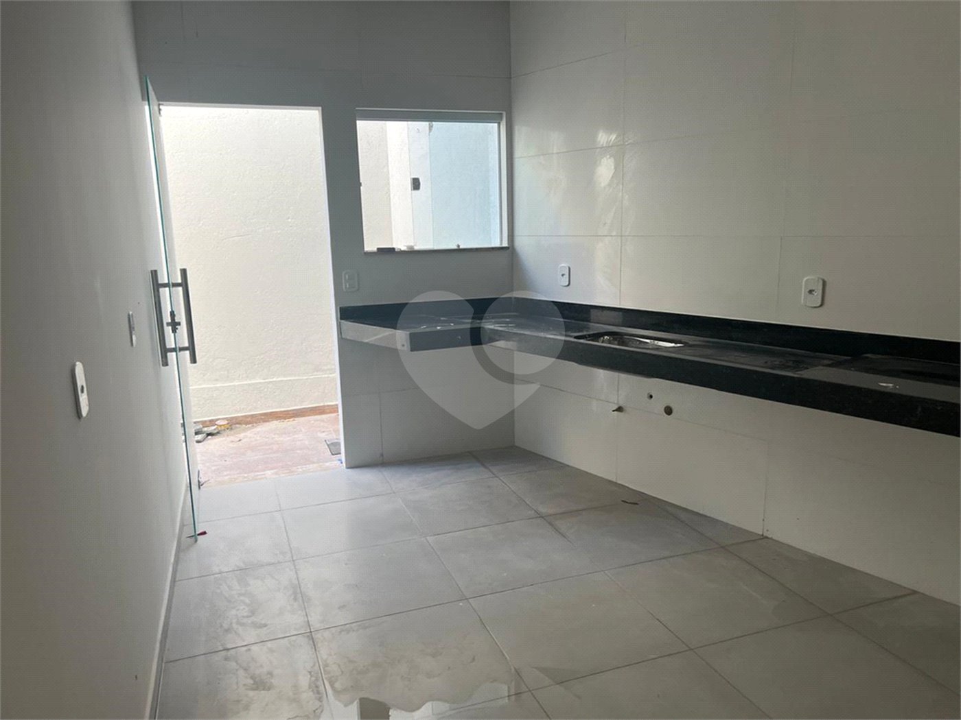 Casa à venda com 3 quartos, sendo 2 suítes, em Taperapuan, Porto Seguro, BA