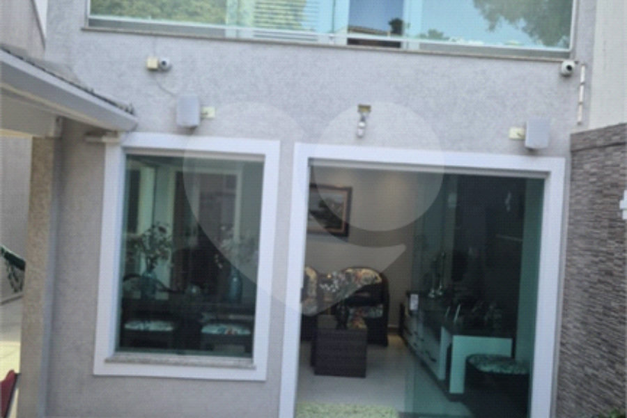 Sobrado à venda com 3 quartos, sendo 1 suíte, em Tremembé, São Paulo, SP