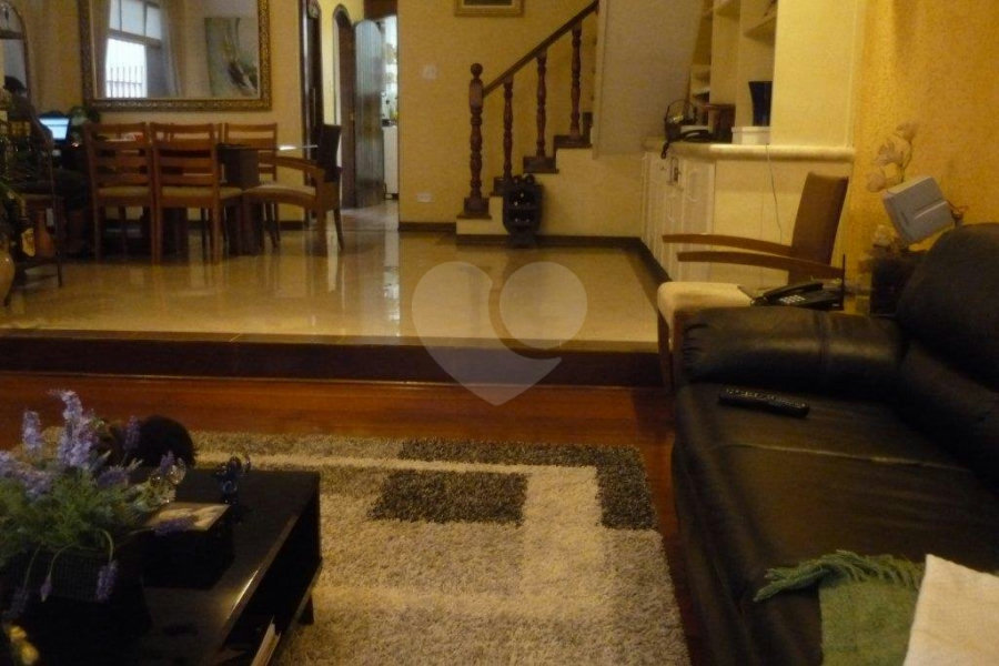 Sobrado à venda com 4 quartos, sendo 2 suítes, em Vila Paulicéia, São Paulo, SP