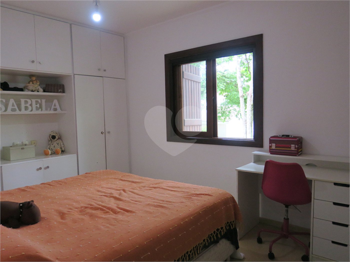 Casa à venda com 4 quartos, sendo 2 suítes, no condomínio Vila das Flores, São Paulo - SP
