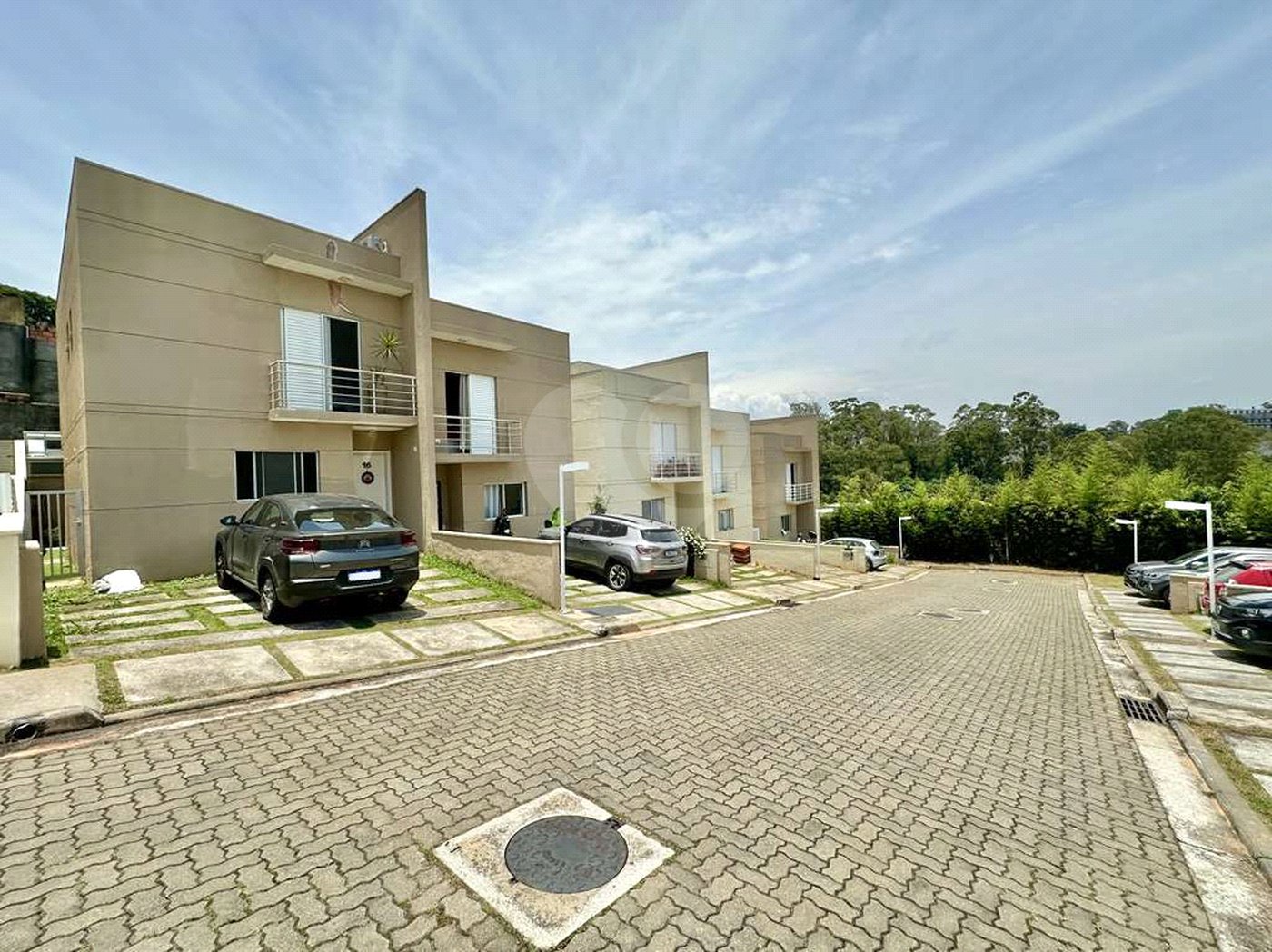 Casa à venda com 3 quartos, sendo 1 suíte, no condomínio Villaggio Viana, Cotia - SP