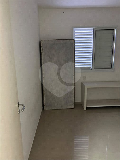 Casa à venda com 3 quartos, sendo 1 suíte,  no condomínio Village St. Louis, São Paulo - SP