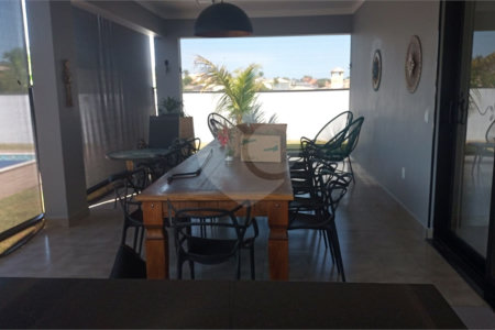 Casa à venda com 3 quartos, sendo 1 suíte,  no condomínio Village da Serra, Araçoiaba da Serra - SP