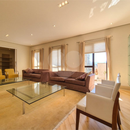Apartamento à venda ou para alugar com 4 quartos, sendo 3 suítes, em Moema, São Paulo, SP