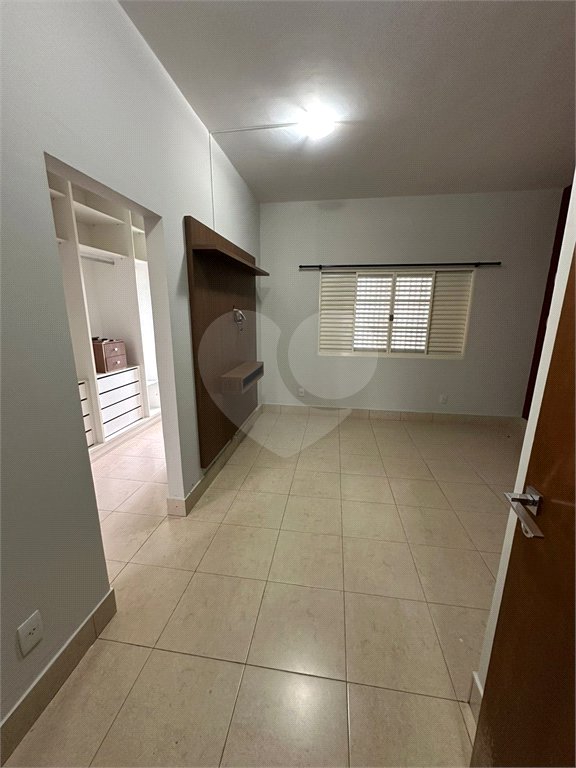 Casa à venda com 3 quartos, sendo 1 suíte, em Jardim Santa Marta, Cuiabá, MT