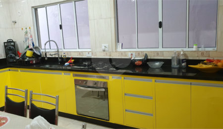 Casa à venda com 3 quartos, sendo 1 suíte,  em Vila Suissa, Mogi das Cruzes, SP