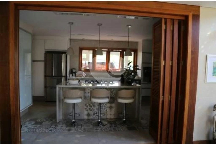 Casa à venda com 4 suítes no condomínio Suíça da Cantareira, Mairiporã - SP