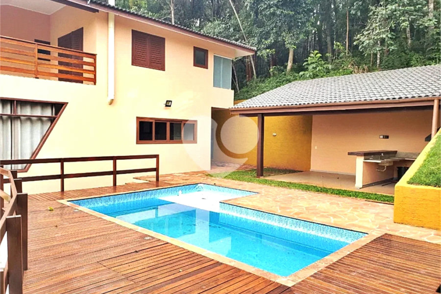 Casa à venda ou para alugar com 7 quartos, sendo 5 suítes, no condomínio Sausalito, Mairiporã - SP
