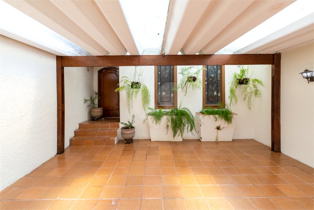 Casa à venda com 4 quartos, sendo 2 suítes, em Campo Belo, São Paulo, SP