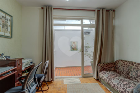 Casa à venda ou para alugar com 4 quartos, sendo 2 suítes, em Ibirapuera, São Paulo, SP