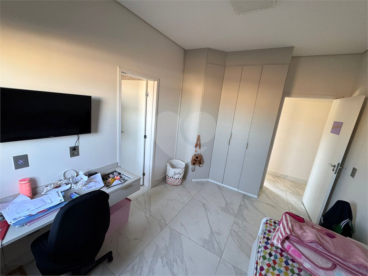 Casa à venda com 3 suítes no condomínio Reserva Central Parque, Salto - SP