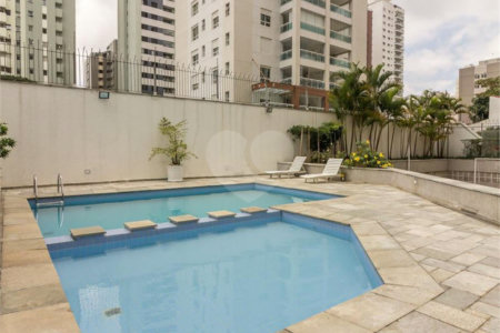 Apartamento à venda com 4 quartos, sendo 2 suítes,  em Aclimação, São Paulo, SP
