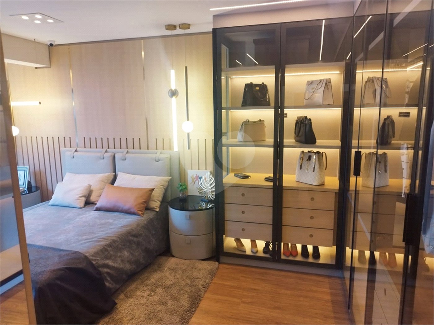 Apartamento à venda com 3 quartos, sendo 2 suítes,  em Jardim das Acácias, São Paulo, SP