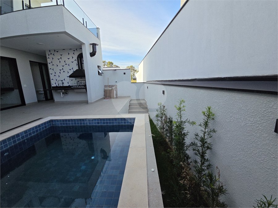 Casa à venda com 3 suítes no condomínio Helena Maria, Sorocaba - SP