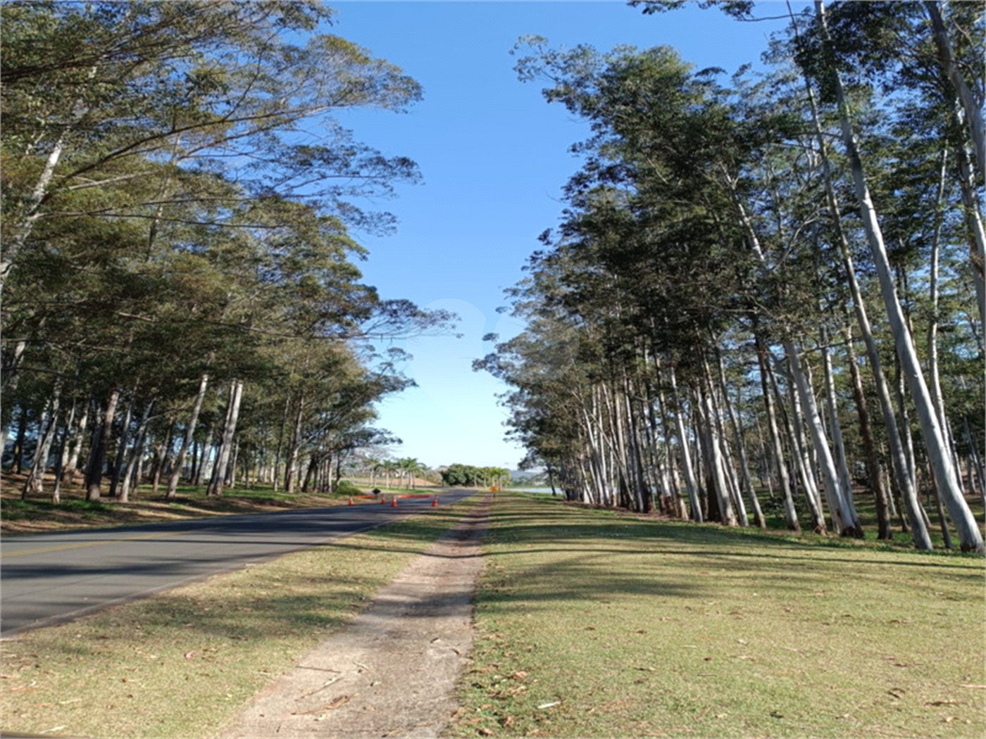 Casa à venda com 4 quartos, sendo 2 suítes,  no condomínio Riviera de Santa Cristina XIII, Paranapanema - SP