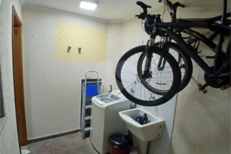 Casa à venda com 3 quartos, sendo 1 suíte, no condomínio Residencial Doutor Emanuel Dias, São Paulo - SP