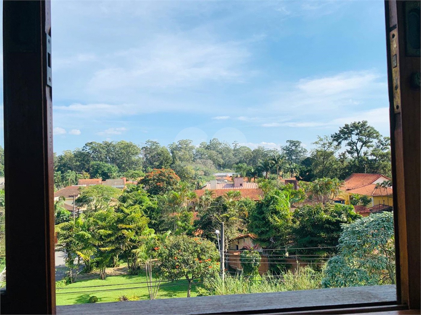 Sobrado à venda com 4 quartos, sendo 3 suítes, em Interlagos, São Paulo, SP