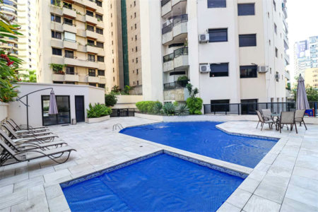Cobertura à venda com 4 quartos, sendo 3 suítes,  em Vila Uberabinha, São Paulo, SP