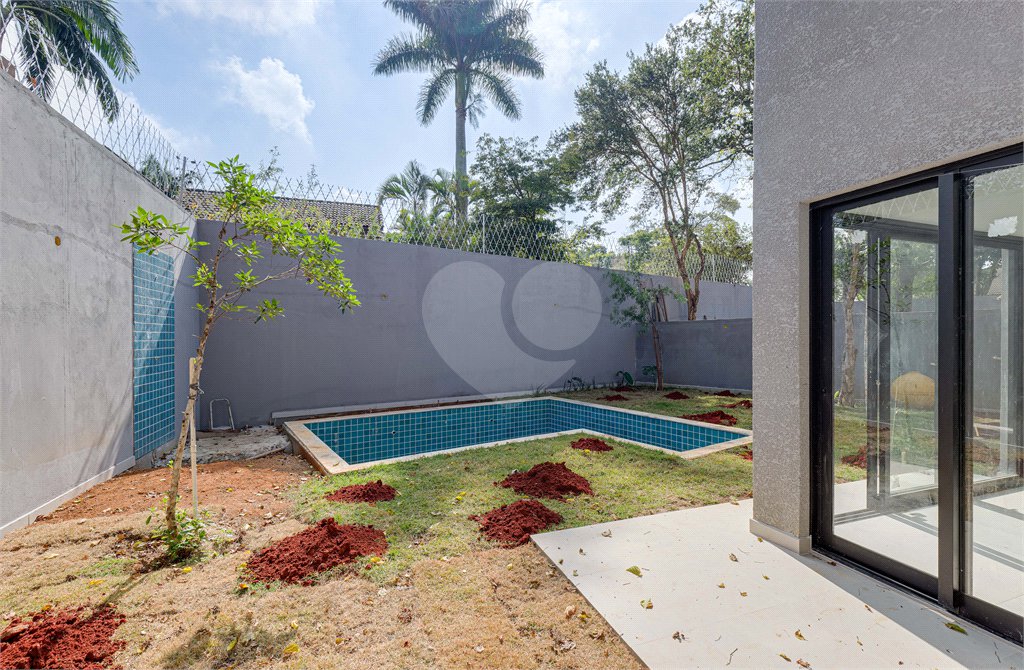 Casa à venda com 4 suítes no condomínio Reserva Robélia, São Paulo - SP