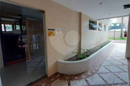 Apartamento à venda com 3 quartos, sendo 1 suíte, em Campo Belo, São Paulo, SP