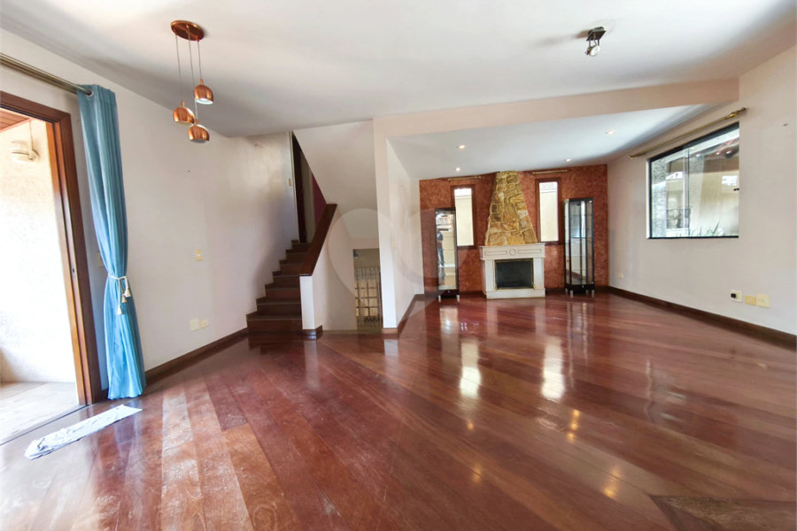 Casa à venda com 3 suítes no condomínio Jd Itatinga, São Paulo - SP