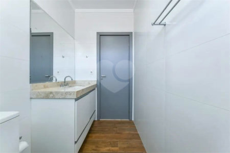 Sobrado à venda com 4 quartos, sendo 1 suíte, em Vila Cruzeiro, São Paulo, SP