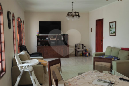 Sobrado à venda com 3 quartos, sendo 1 suíte, em Vila Almeida, Indaiatuba, SP
