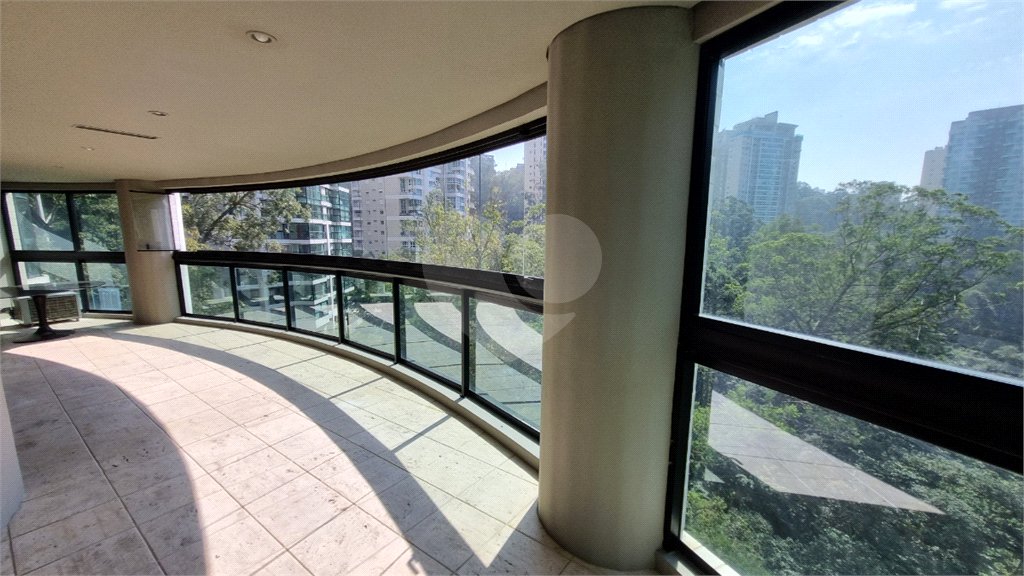 Apartamento para alugar com 6 quartos, sendo 4 suítes,  em Panamby, São Paulo, SP