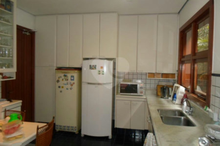 Sobrado à venda com 5 quartos, sendo 3 suítes, em Fazenda Morumbi, São Paulo, SP