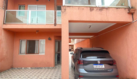 Sobrado à venda com 3 quartos, sendo 1 suíte,  em Jardim dos Ipês, Suzano, SP