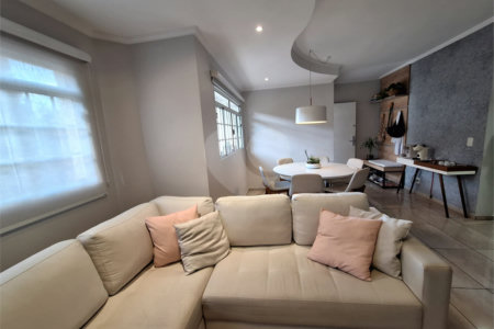 Casa à venda com 3 quartos, sendo 1 suíte, no condomínio Villaggio Tronchim, São Paulo - SP