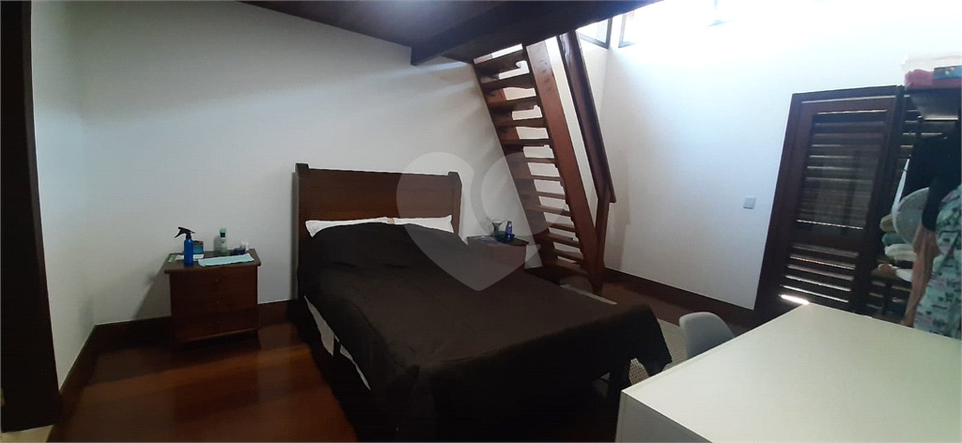 Sobrado à venda com 5 quartos, sendo 3 suítes, em Serra da Cantareira, Mairiporã, SP