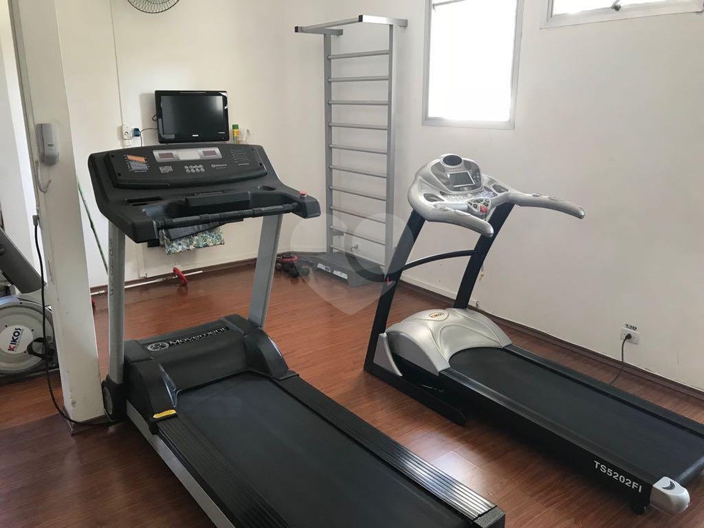 Apartamento à venda com 3 suítes em Jardim Londrina, São Paulo, SP
