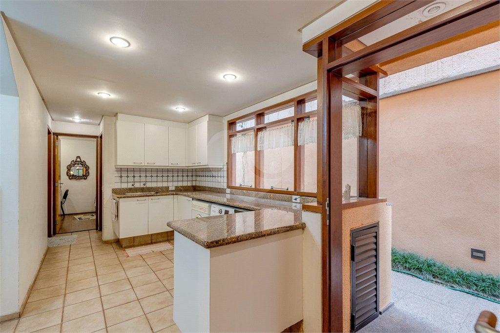 Casa à venda com 5 quartos, sendo 4 suítes, em Alto da Boa Vista, São Paulo, SP