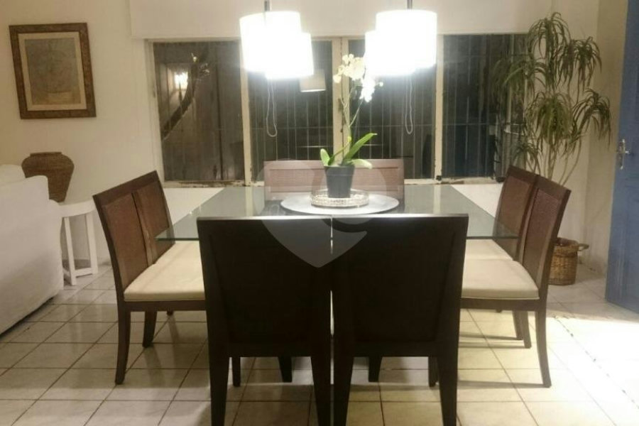 Sobrado à venda com 3 quartos, sendo 2 suítes, em Artur Alvim, São Paulo, SP