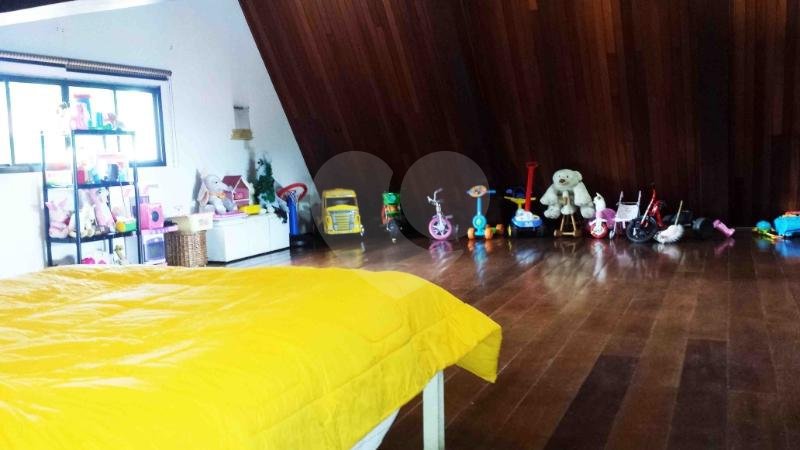 Sobrado à venda com 4 quartos, sendo 2 suítes, em Alto da Boa Vista, São Paulo, SP