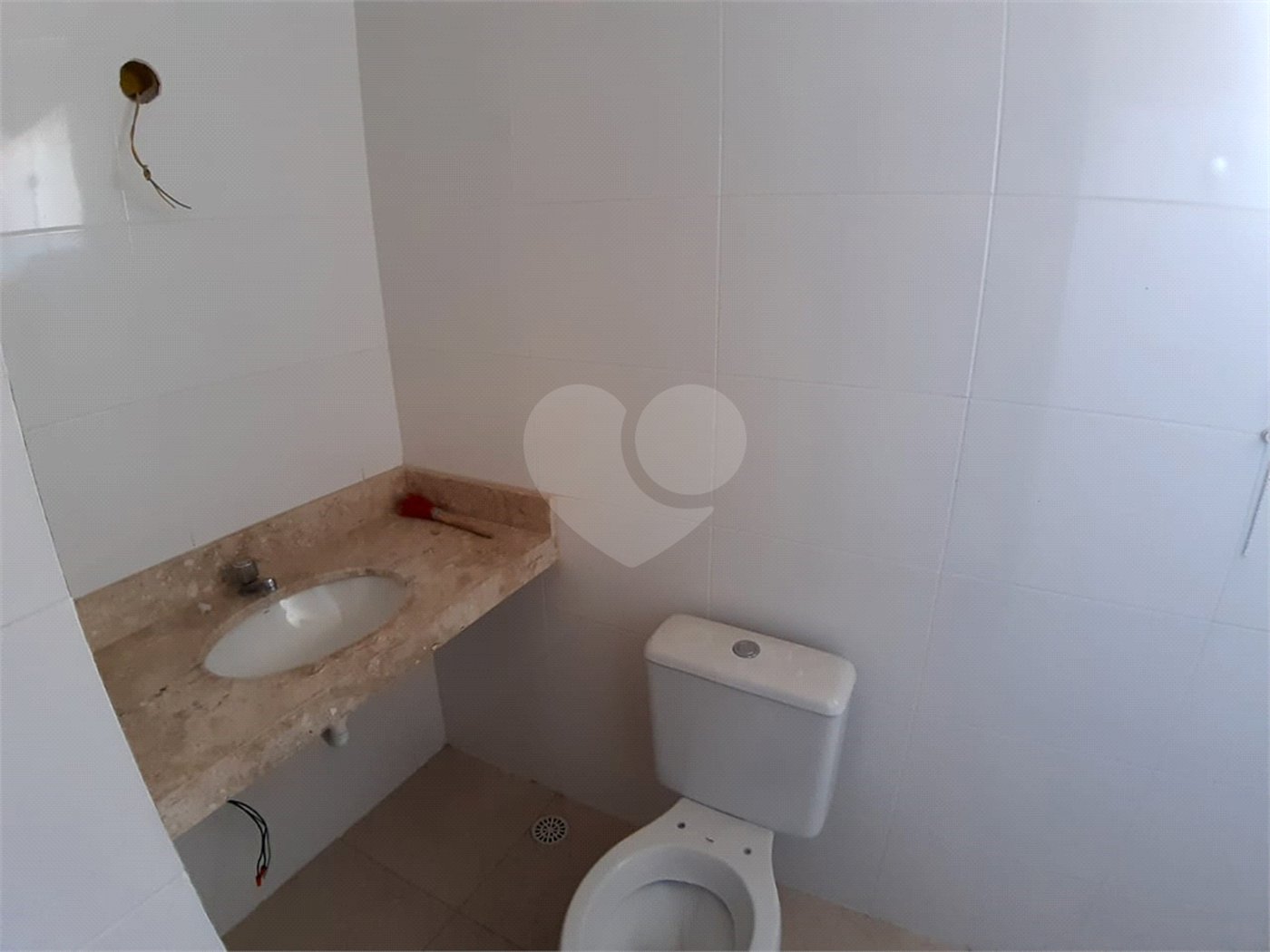 Casa para alugar com 3 quartos, sendo 1 suíte,  no condomínio Villagio DI Maria, São Paulo - SP