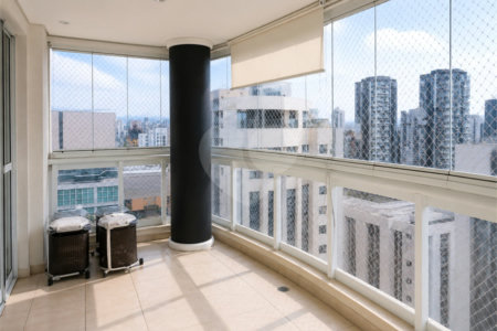 Apartamento à venda com 3 suítes em Moema, São Paulo, SP