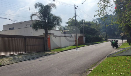 Casa à venda com 3 suítes no condomínio Alpes da Cantareira, Mairiporã - SP