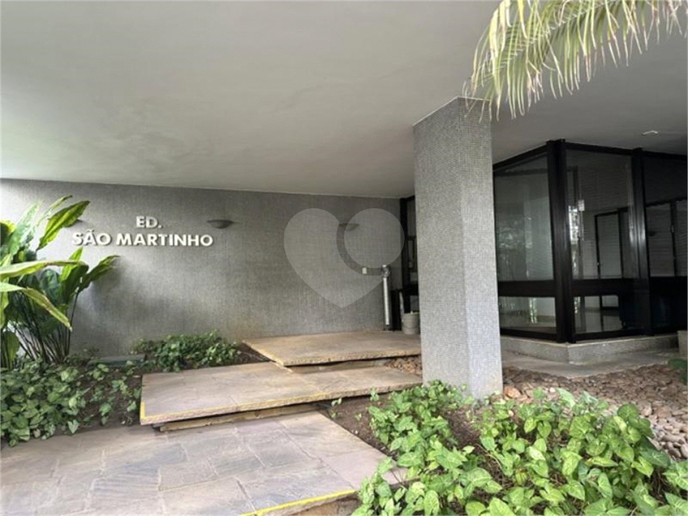 Apartamento à venda com 3 quartos, sendo 1 suíte,  em Cerqueira César, São Paulo, SP