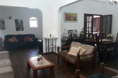 Casa à venda ou para alugar com 3 quartos, sendo 1 suíte, em Jardim Maria Trindade, São Roque, SP